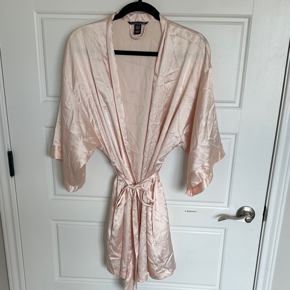 Victoria's Secret Blush Satin Robe size M/L
